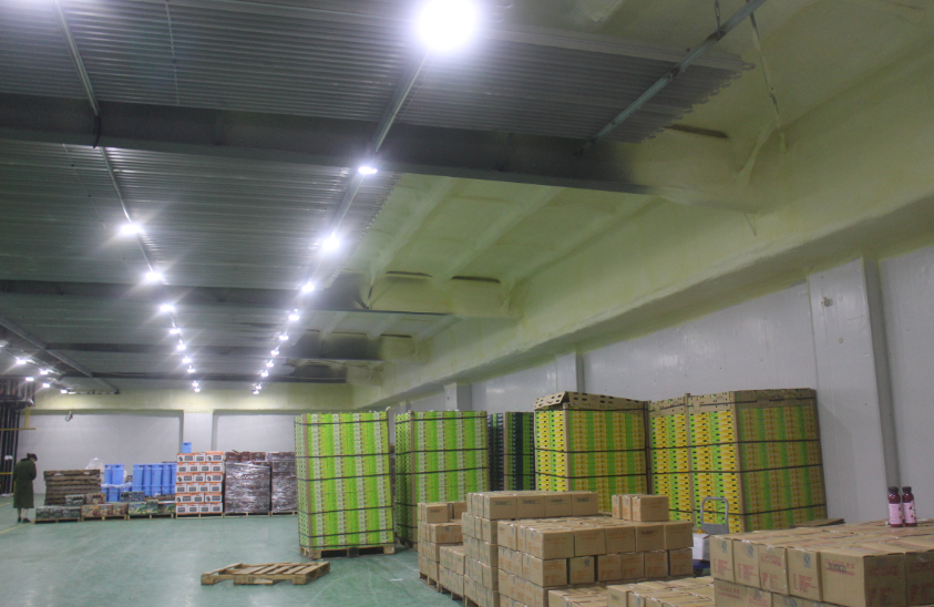 安裝一個2000平冷藏庫,冷凍庫